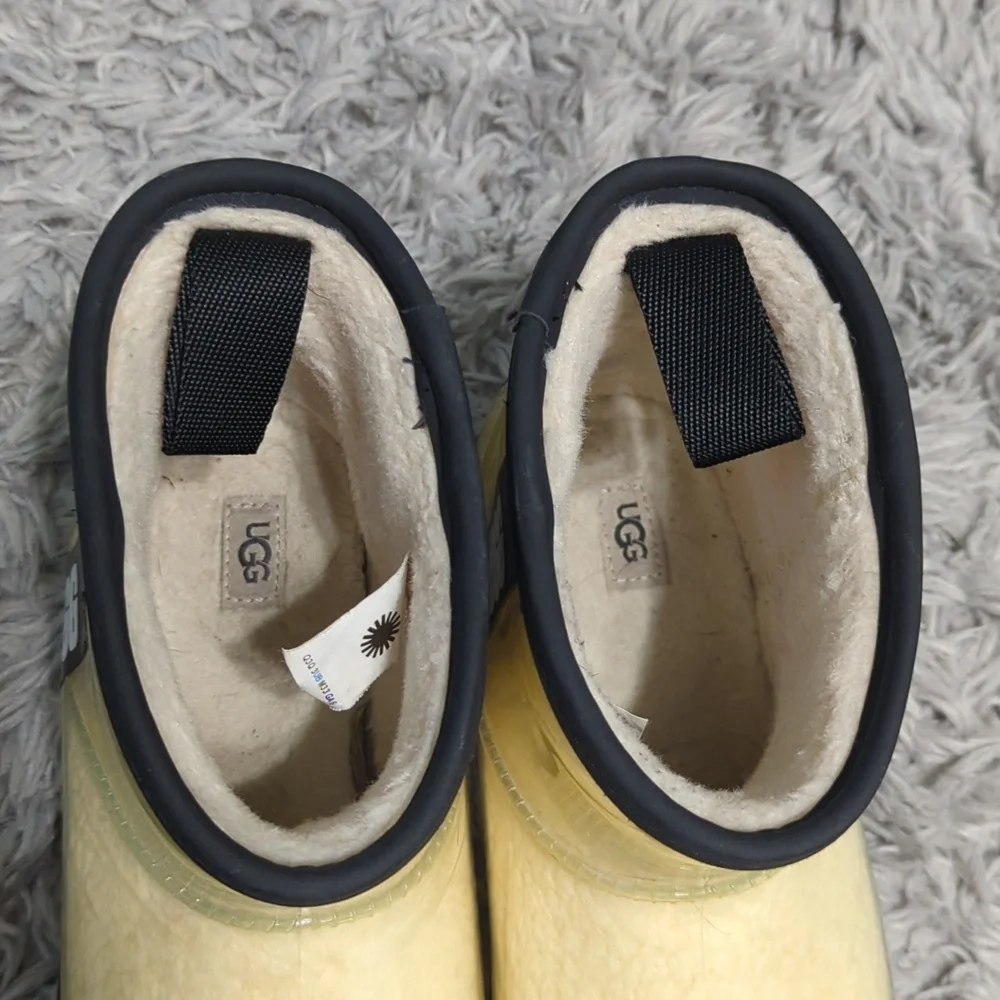 UGG classic mini
